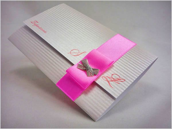 Zaproszenia ślubne z różową wstążką